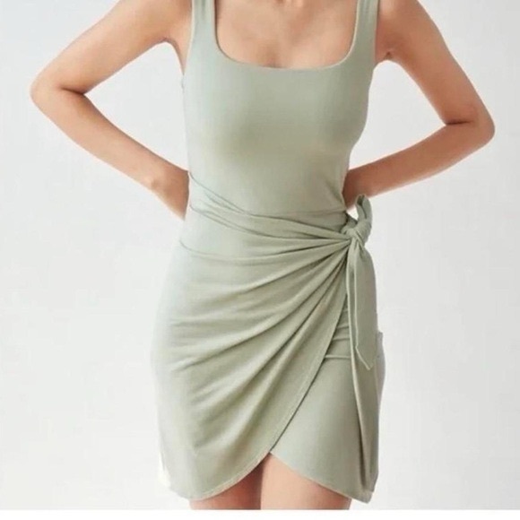 Aritzia Dresses & Skirts - Aritzia Wilfred Saturn Mini Dress